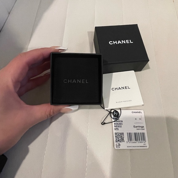 SOLD Chanel CC Gold/Crystal Earrings/ Studs  21B - New! - Picture 5 of 10